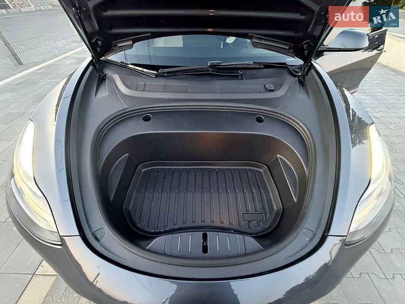 Седан Tesla Model 3 2023 в Первомайске
