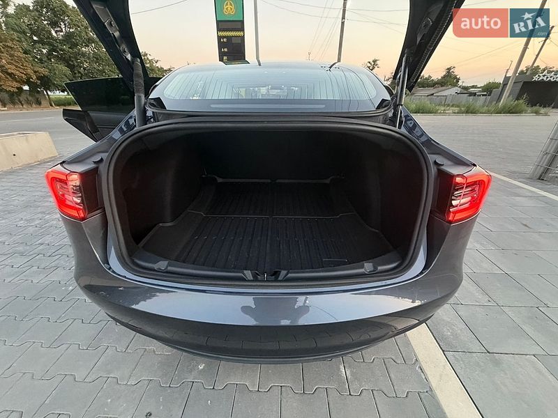 Седан Tesla Model 3 2023 в Первомайске