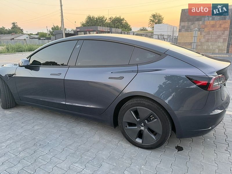 Седан Tesla Model 3 2023 в Первомайске