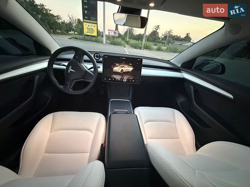 Седан Tesla Model 3 2023 в Первомайске