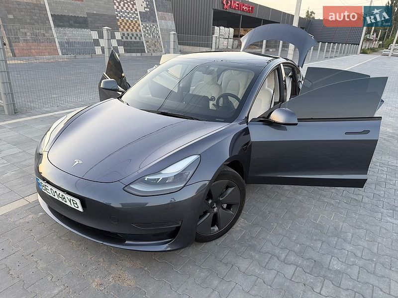 Седан Tesla Model 3 2023 в Первомайске