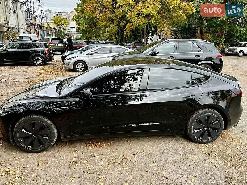 Седан Tesla Model 3 2024 в Дніпрі