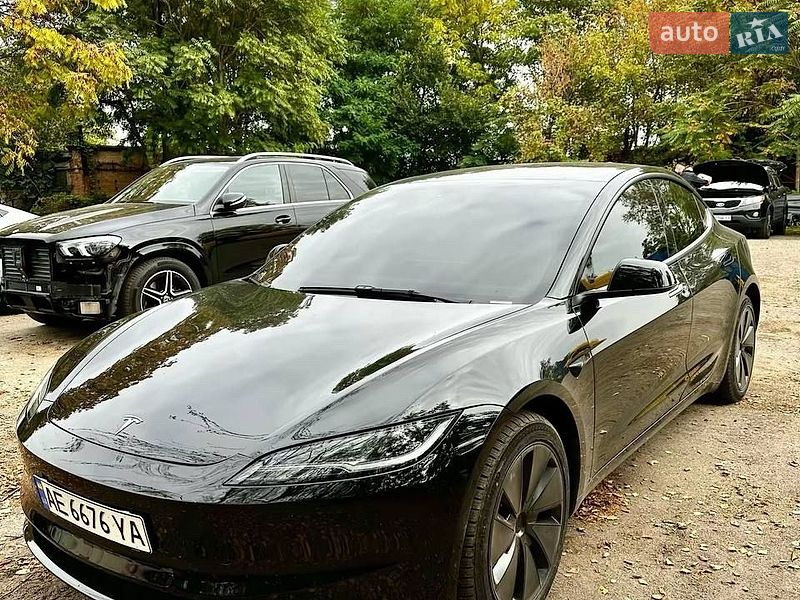 Tesla Model 3 2024