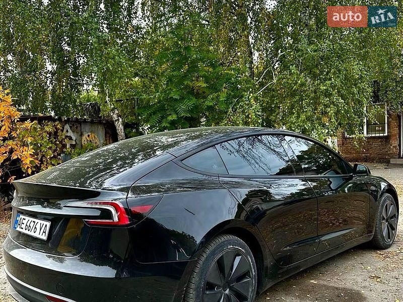 Седан Tesla Model 3 2024 в Дніпрі
