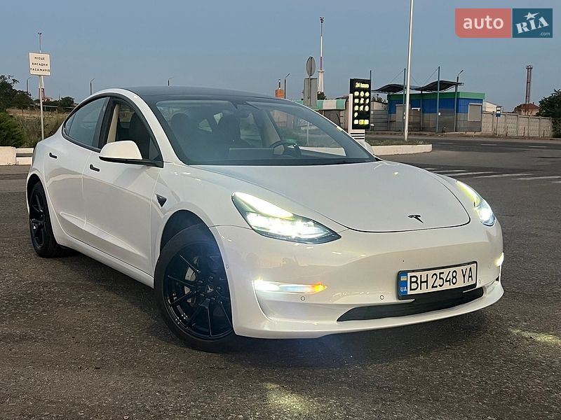 Седан Tesla Model 3 2021 в Черноморске