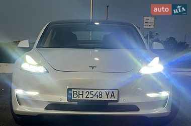 Седан Tesla Model 3 2021 в Чорноморську