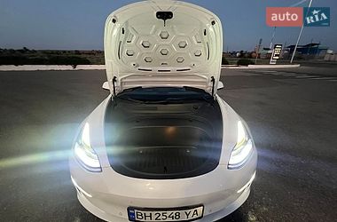 Седан Tesla Model 3 2021 в Черноморске