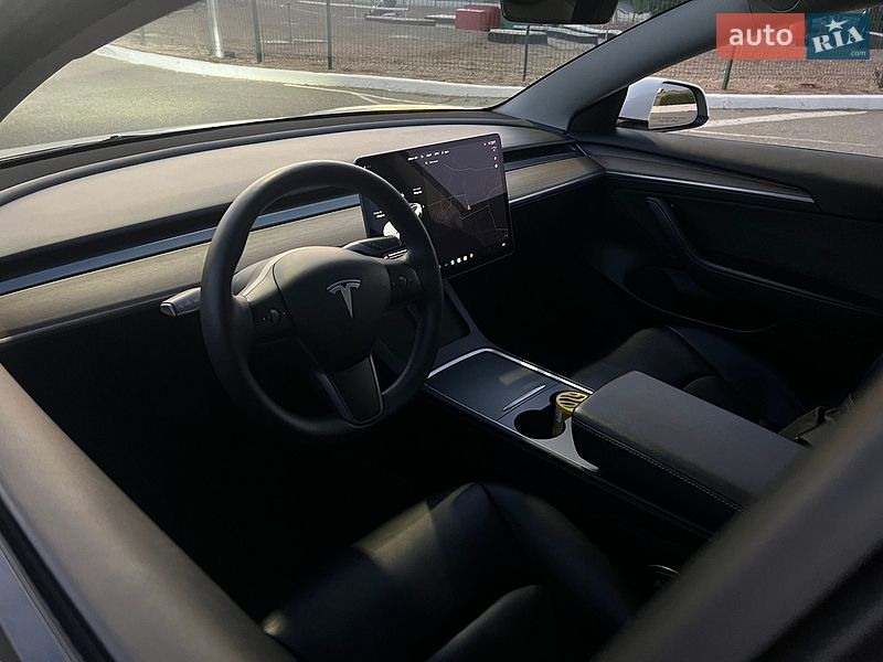 Седан Tesla Model 3 2021 в Черноморске