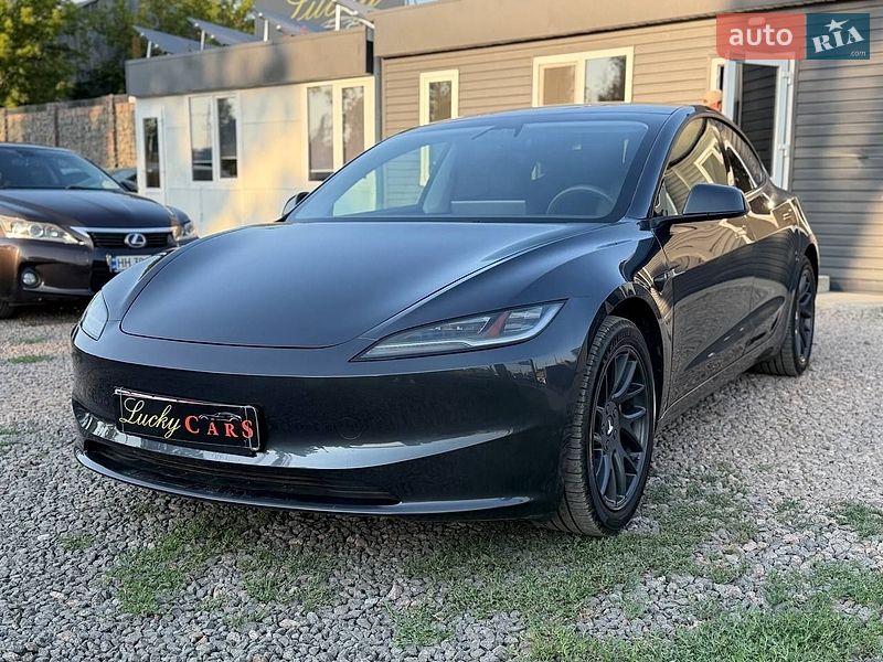 Tesla Model 3 2024