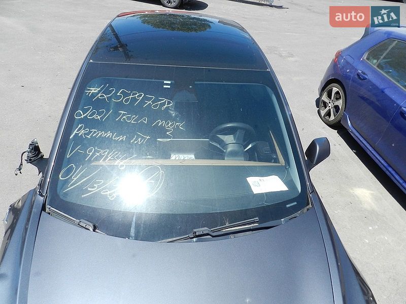 Седан Tesla Model 3 2021 в Івано-Франківську