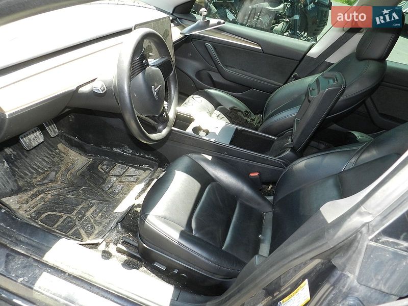 Седан Tesla Model 3 2021 в Івано-Франківську