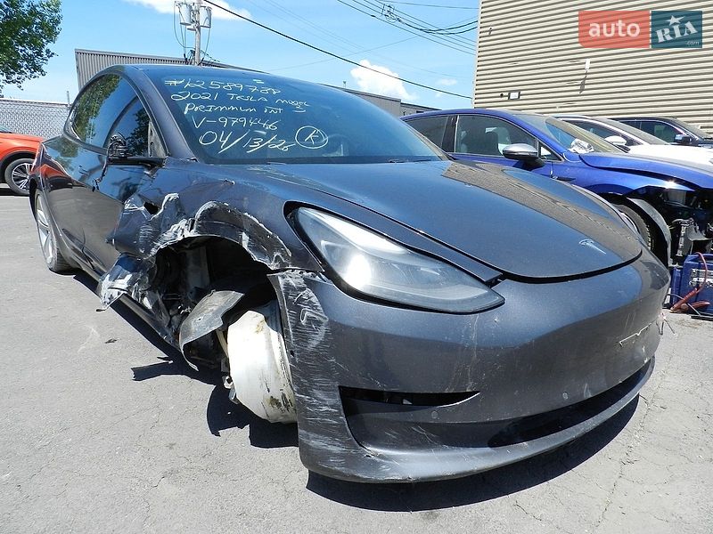 Седан Tesla Model 3 2021 в Івано-Франківську