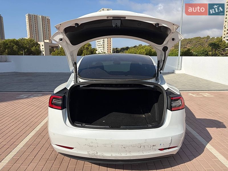 Седан Tesla Model 3 2021 в Луцьку