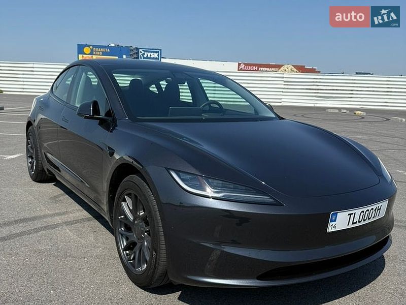 Tesla Model 3 2024