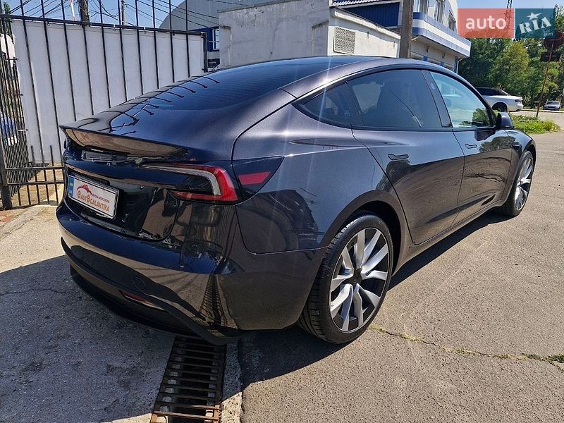 Седан Tesla Model 3 2024 в Миколаєві