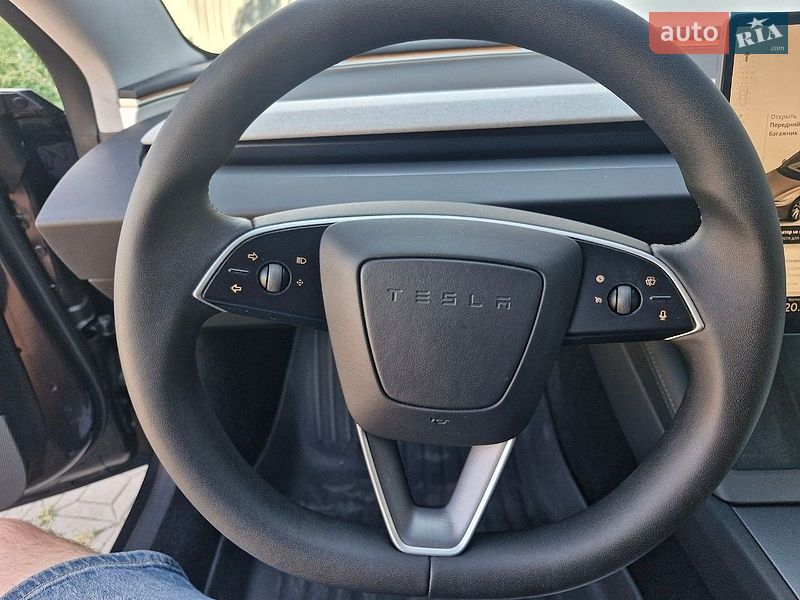 Седан Tesla Model 3 2024 в Миколаєві