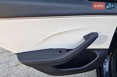 Седан Tesla Model 3 2024 в Миколаєві