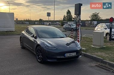 Седан Tesla Model 3 2021 в Киеве