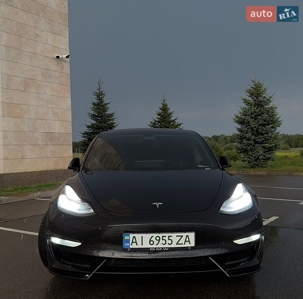 Седан Tesla Model 3 2019 в Києві