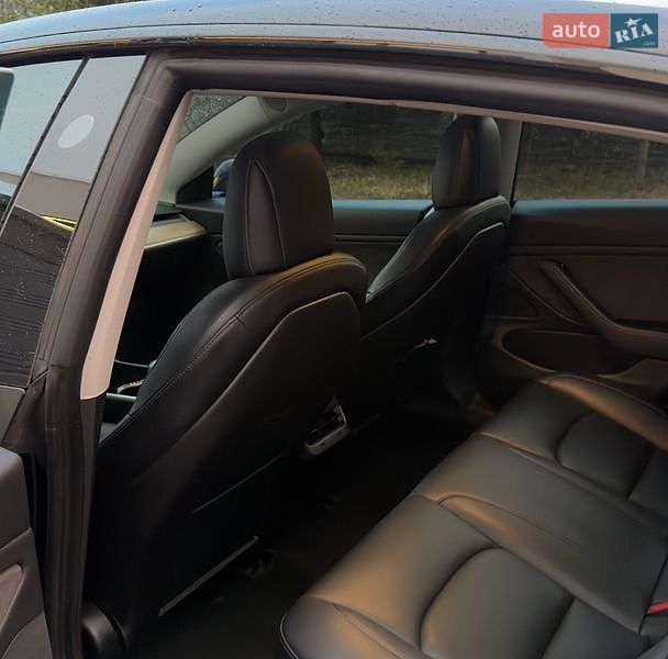 Седан Tesla Model 3 2019 в Києві