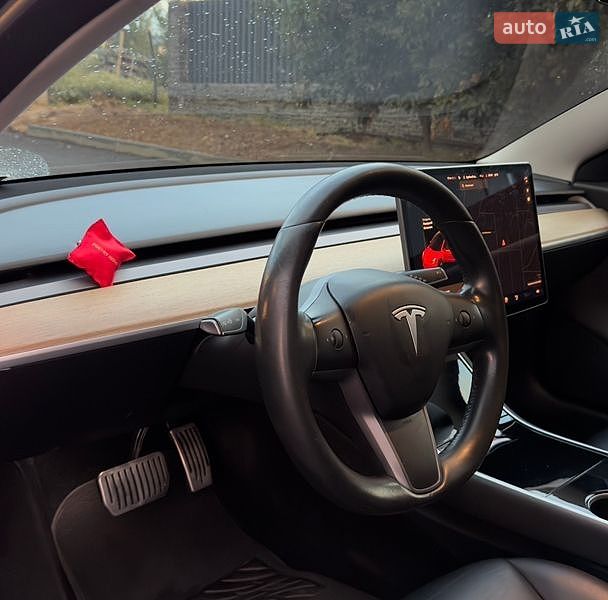 Седан Tesla Model 3 2019 в Києві