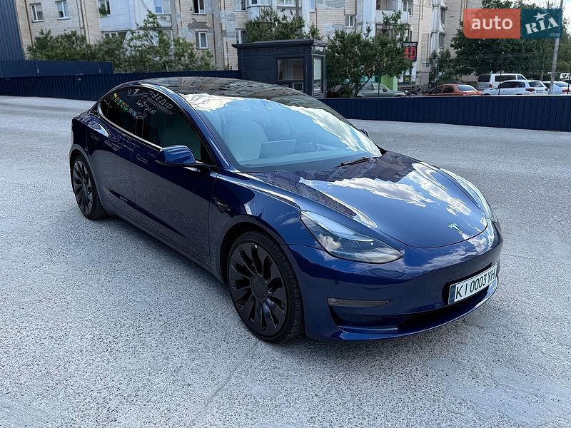 Седан Tesla Model 3 2023 в Киеве