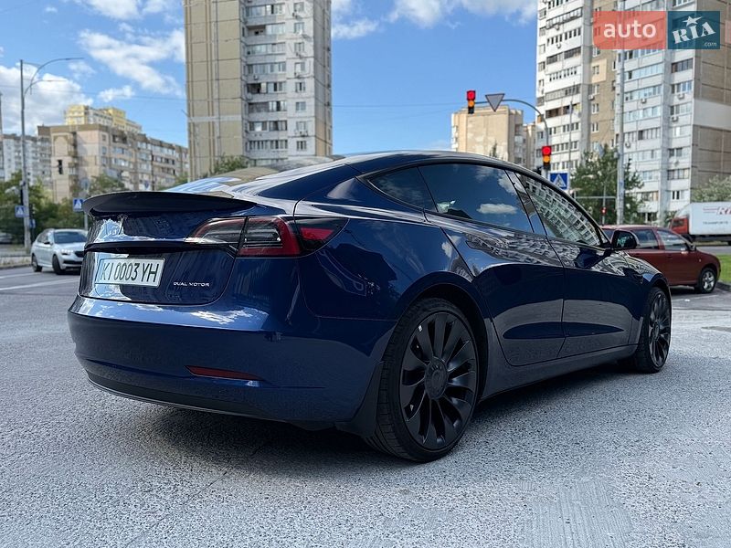 Седан Tesla Model 3 2023 в Киеве