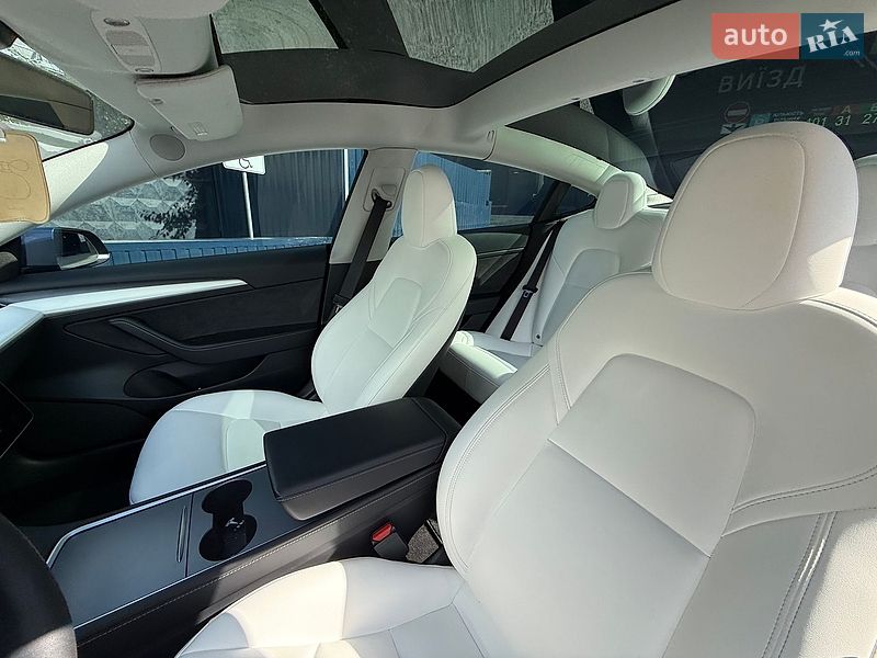 Седан Tesla Model 3 2023 в Киеве