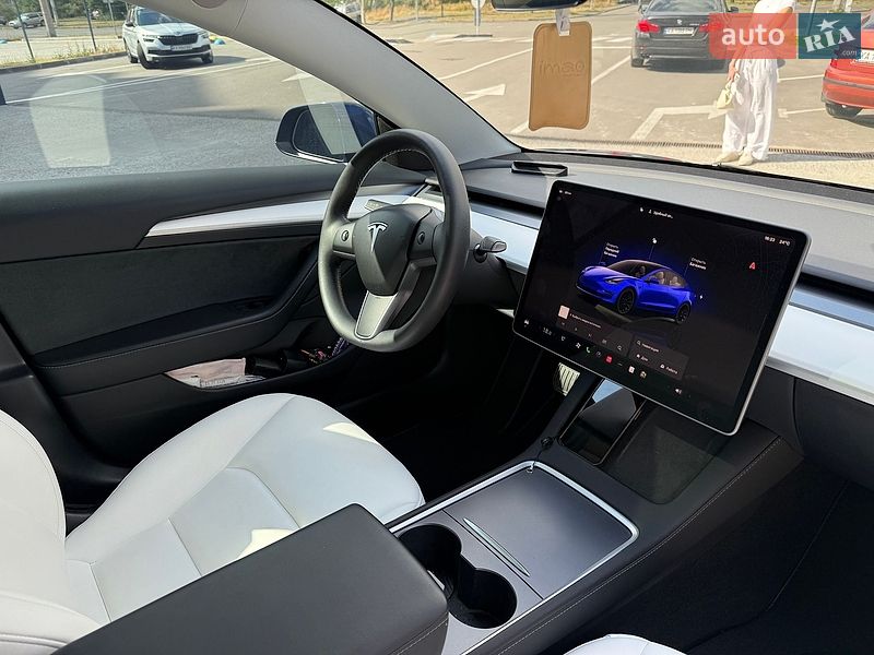 Седан Tesla Model 3 2023 в Киеве