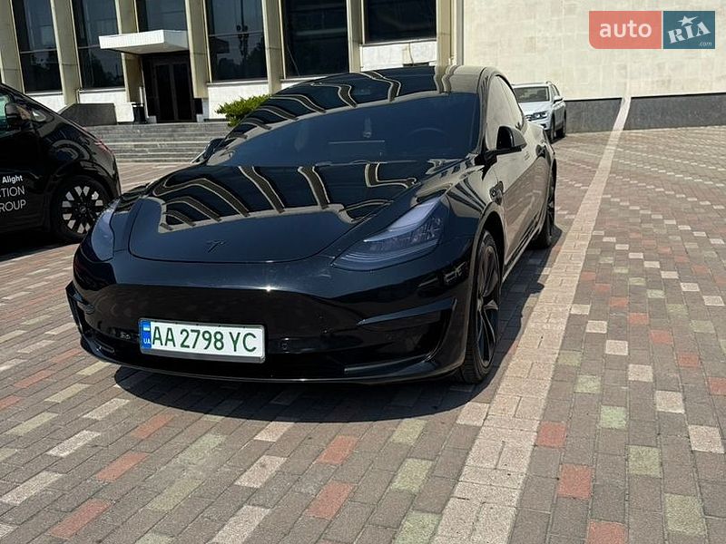 Седан Tesla Model 3 2019 в Киеве