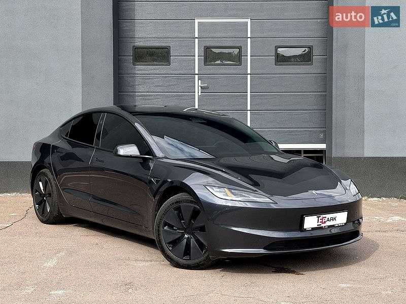 Tesla Model 3 2024