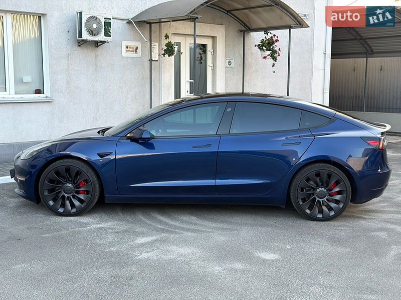Седан Tesla Model 3 2023 в Киеве