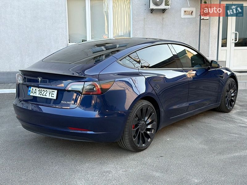 Седан Tesla Model 3 2023 в Киеве