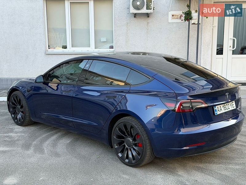 Седан Tesla Model 3 2023 в Киеве