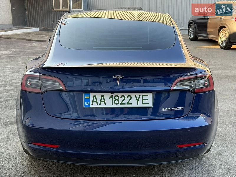 Седан Tesla Model 3 2023 в Киеве