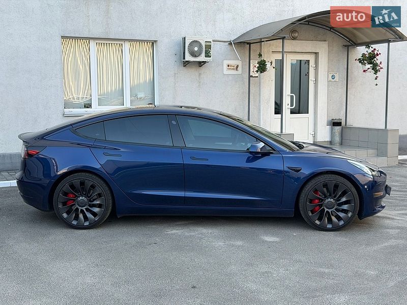 Седан Tesla Model 3 2023 в Киеве