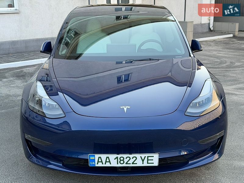 Седан Tesla Model 3 2023 в Киеве