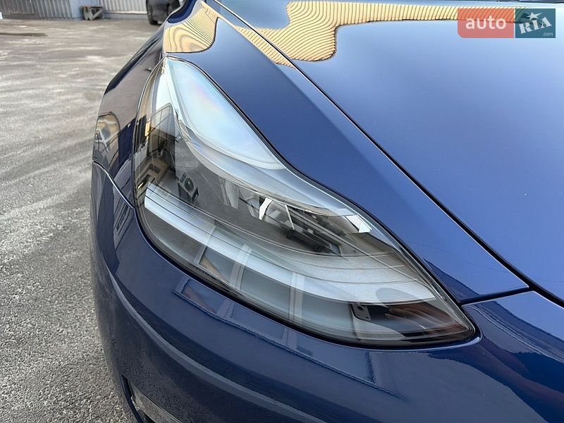 Седан Tesla Model 3 2023 в Киеве