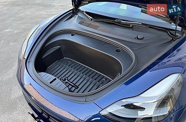 Седан Tesla Model 3 2023 в Киеве