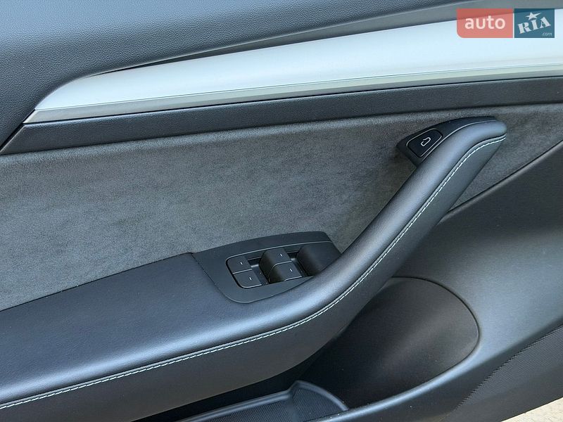 Седан Tesla Model 3 2023 в Киеве