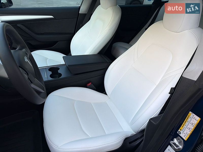 Седан Tesla Model 3 2023 в Киеве