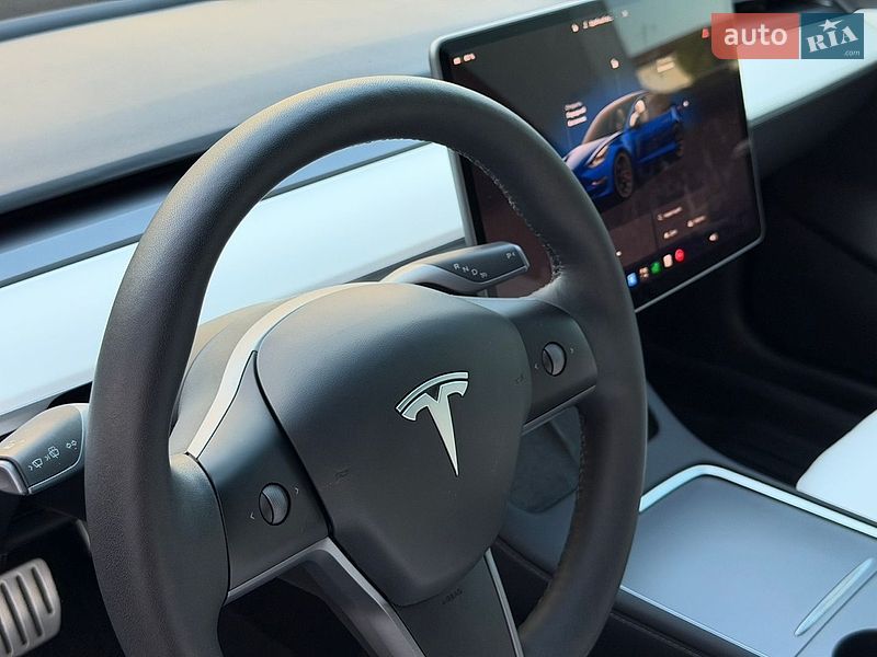 Седан Tesla Model 3 2023 в Киеве