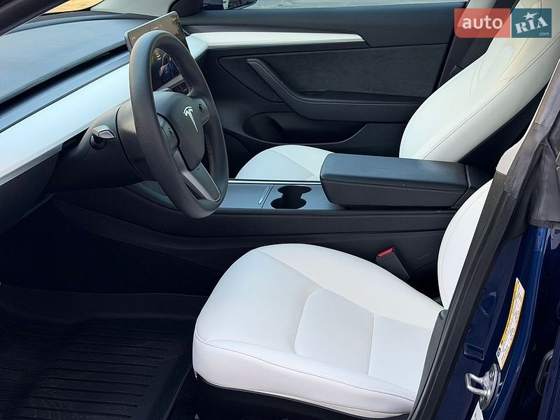 Седан Tesla Model 3 2023 в Киеве