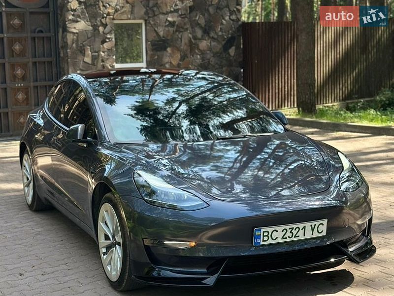Седан Tesla Model 3 2021 в Львові