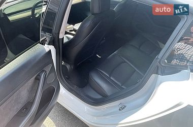 Седан Tesla Model 3 2021 в Киеве