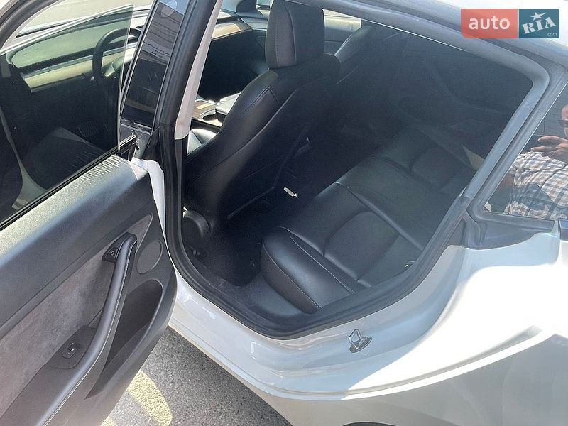 Седан Tesla Model 3 2021 в Киеве