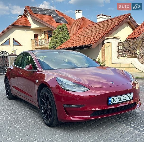 Седан Tesla Model 3 2019 в Львові