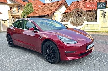 Седан Tesla Model 3 2019 в Львові