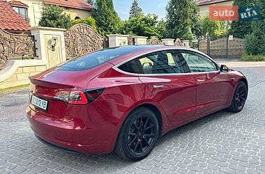 Седан Tesla Model 3 2019 в Львові