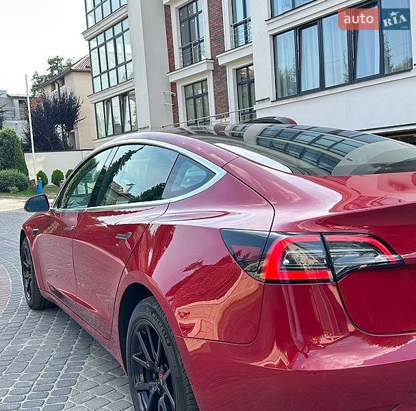 Седан Tesla Model 3 2019 в Львові